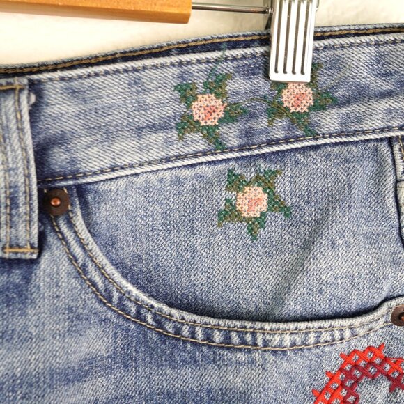 Lucky Brand Mid Rise Boyfriend‎ Denim Shorts 12/31 Floral Heart Embroidery - Picture 4 of 13